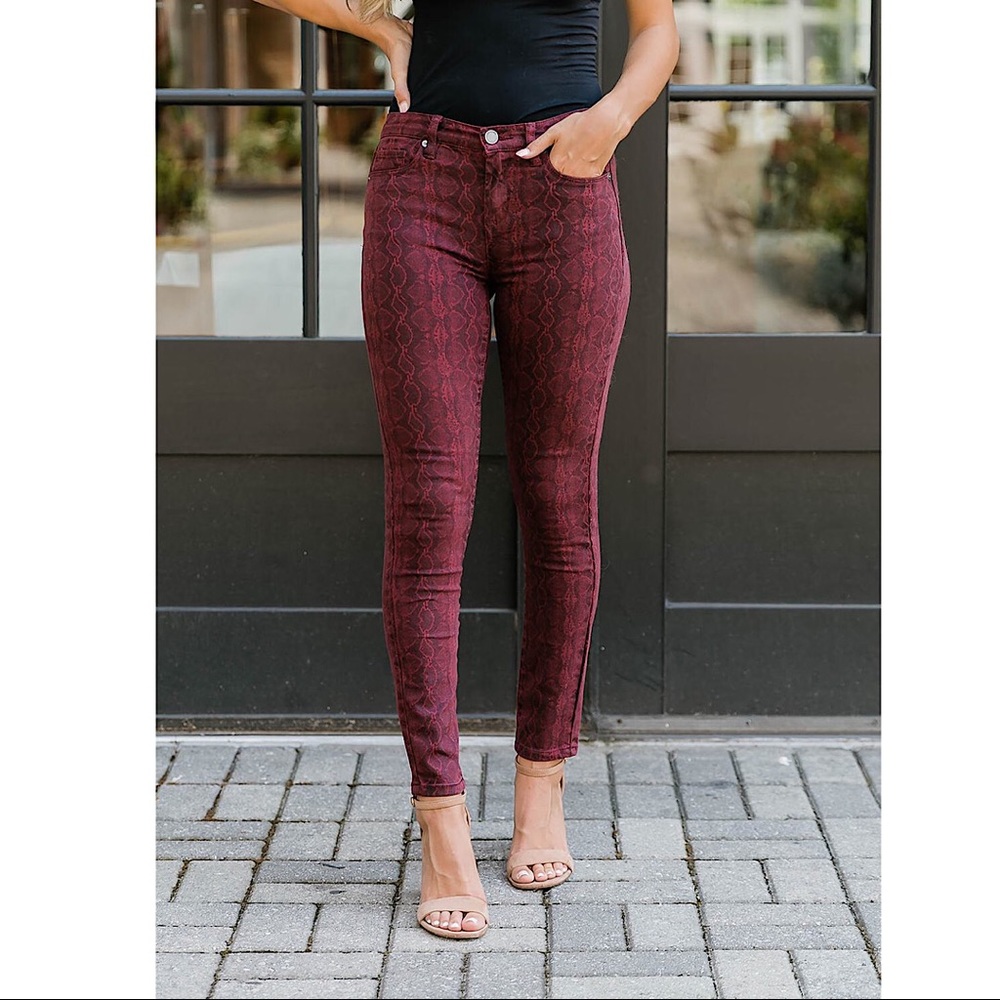NWT BLANKNYC The Reade Crop Rattled Up Jeans